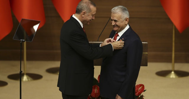 Başkan Erdoğan&#039;dan Yıldırım&#039;a şeref madalyası