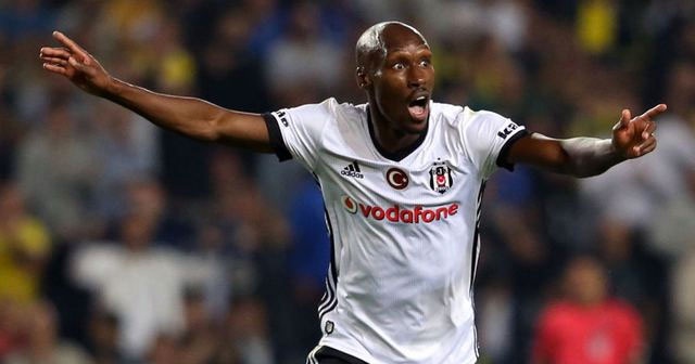 Beşiktaş'ta Atiba 1+1 yıllık imzalıyor