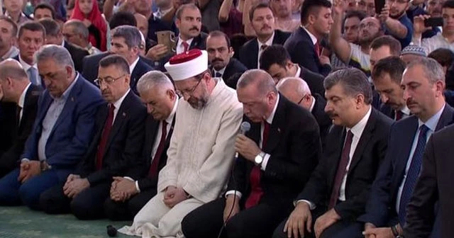 Başkan Erdoğan şehitler için Kur'an-ı Kerim okudu