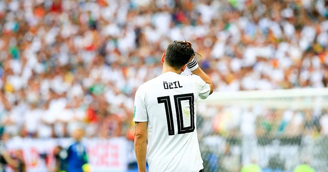 Dünyaca ünlü futbolculardan Mesut Özil&#039;e destek