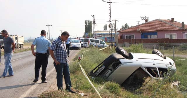 Eskişehir&#039;de trafik kazası; 2 ölü 2 de ağır yaralı var