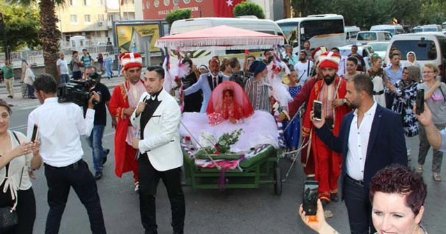 Gelini kayıkla almaya gelen damat şoke etti!