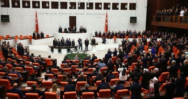 HDP&#039;li milletvekilleri İstiklal Marşı okumadı