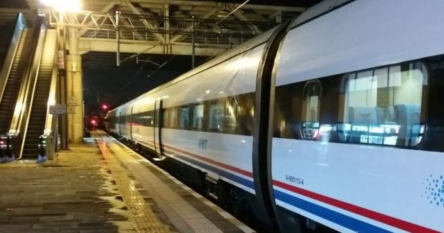 Hereke Tren İstasyonu sular altında kaldı, seferler iptal edildi