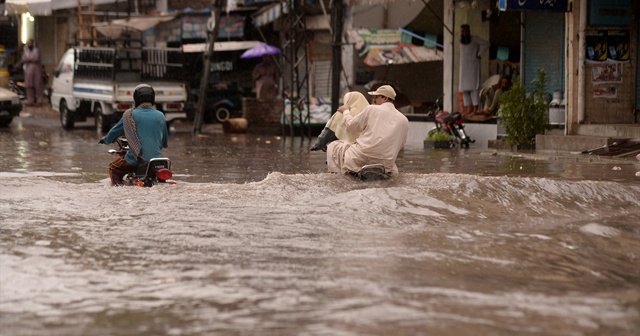 Hindistan&#039;da muson yağmurları 511 kişinin ölümüne sebep oldu