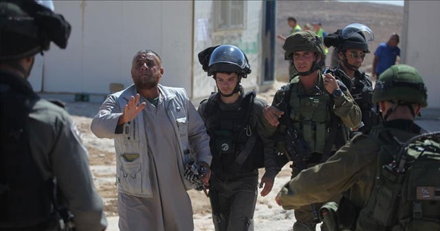 İsrail askerleri 16 Filistinliyi gözaltına aldı