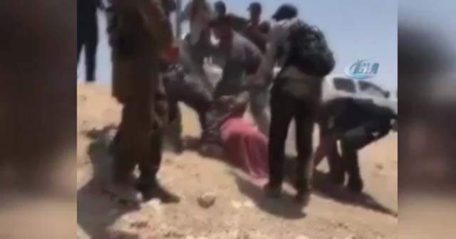 İsrail askerlerinden Filistinli kadına sert müdahale