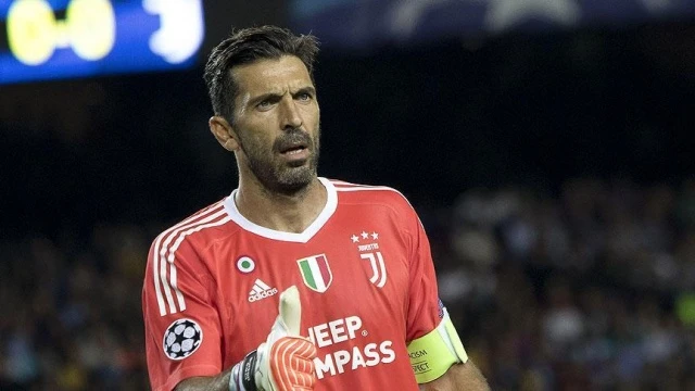 Kaleci Buffon PSG'de