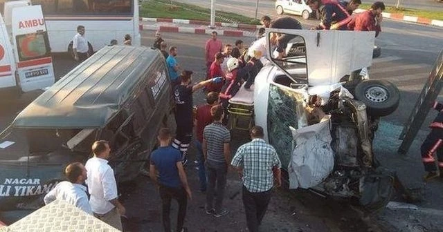 Malatya'da 2 minibüs çarpıştı