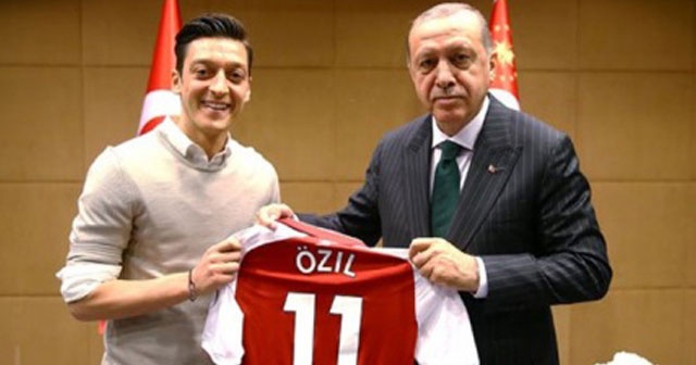 Mesut Özil Almanya'ya veda ediyor