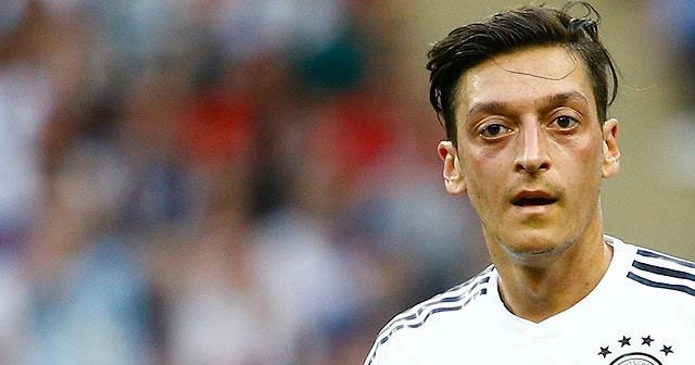 Mesut Özil&#039;in milli takım kararı Almanya&#039;da manşetlerde