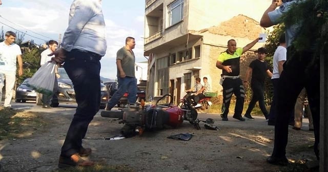 Sakarya'da motosiklet ile otomobil çarpıştı: 2 yaralı