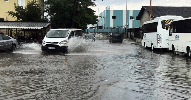 Sakarya’da yollar göle döndü