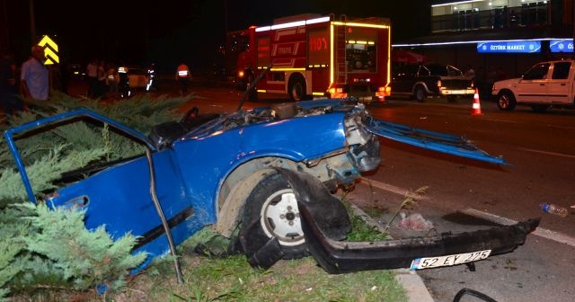 Samsun&#039;da otomobilin çarptığı araç ikiye bölündü: 2 ölü, 5 yaralı