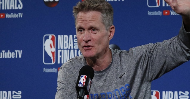 Steve Kerr ile nikah tazelendi