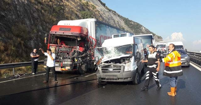 TEM&#039;deki zincirleme kazayı saniye saniye kaydetti