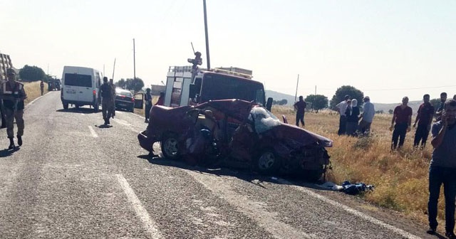 Tır ile otomobil çarpıştı: Çok sayıda ölü var