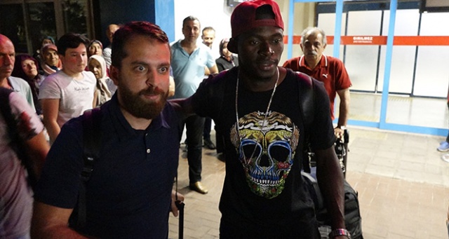 Trabzonspor Zargo Touri ve Eric Ayuk&#039;u Trabzon&#039;a getirdi