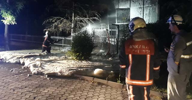 Trafo bomba gibi patladı, tüm semt karanlığa büründü