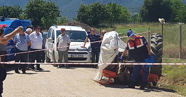 Traktörün altında kalan yaşlı adam hayatını kaybetti