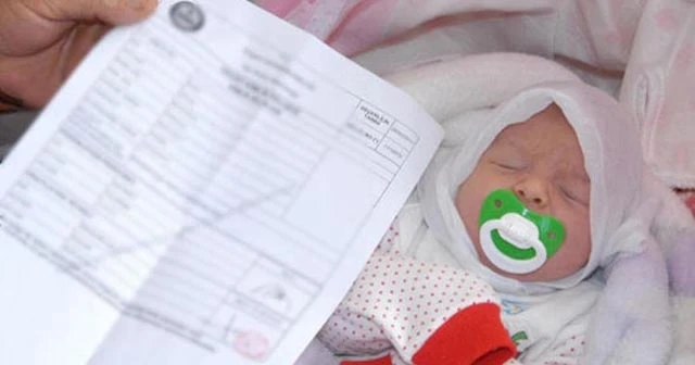 Yeni doğan kızı için kimlik çıkarmak istedi, hayatının şokunu yaşadı