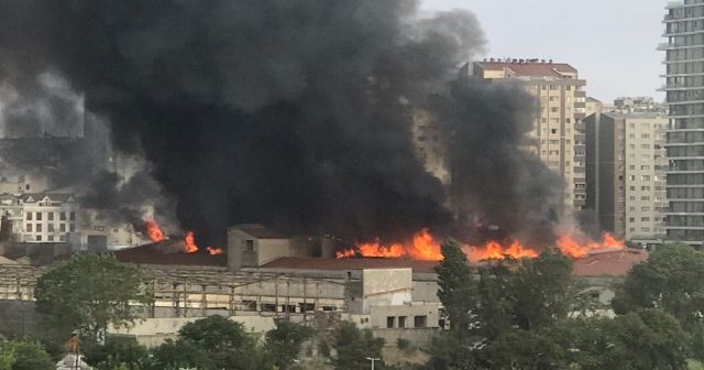 Zeytinburnu&#039;nda korkutan yangın!