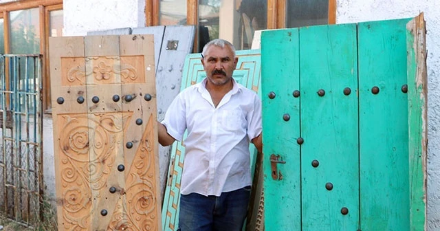 100 liraya alıyor, 5 bin liraya satıyor