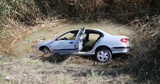 Adana&#039;da otomobil dereye devrildi! Ölü ve yaralılar var...