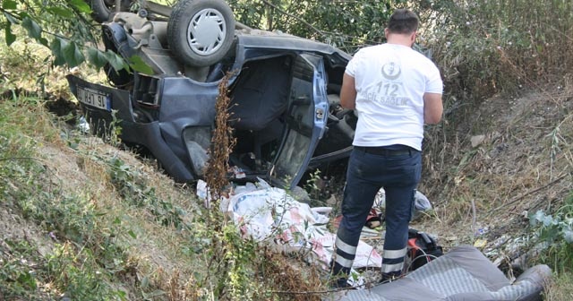 Afyonkarahisar’da otomobil şarampole devrildi: 2 ölü, 3 yaralı