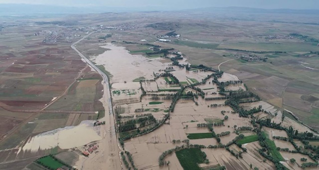 Afyonkarahisar’da sel felaketi hayatı felç etti