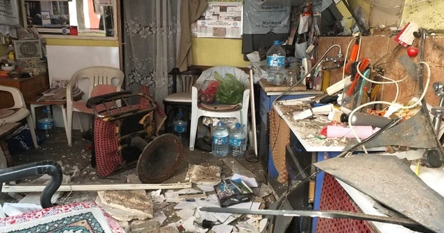 Berber dükkanının tavan kaplaması çöktü: 3 yaralı