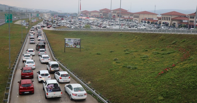 Bolu&#039;da bayram trafiği yoğunluğu artıyor