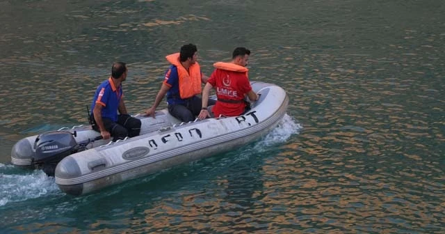 Botan Çayı'na giren asker kayboldu