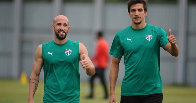 Bursaspor’un yeni transferleri ilk idmanına çıktı