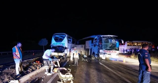 Çorum'da iki otobüs çarpıştı: 13 yaralı