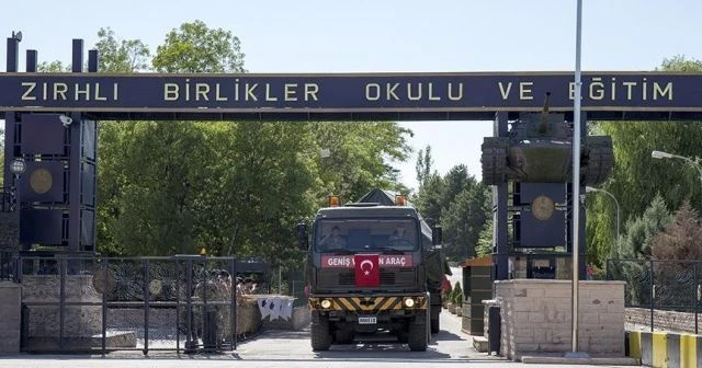 Darbeci albay tanklara ateş etme emri vermiş
