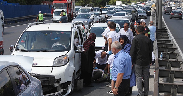 FSM Köprüsü girişinde 4 araç birbirine girdi: 4 yaralı