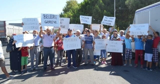 Halk CHP&#039;li belediyeye yürüdü, başkanı istifaya çağırdı