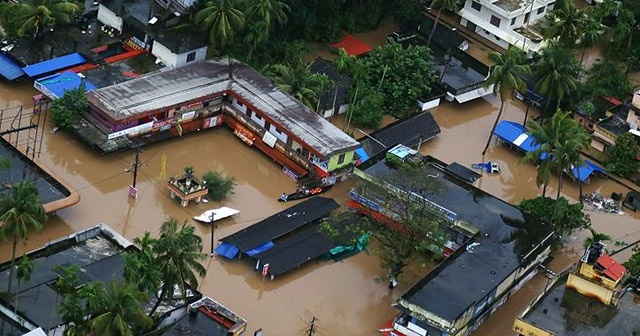 Hindistan&#039;daki sel felaketinde ölü sayısı yükseliyor