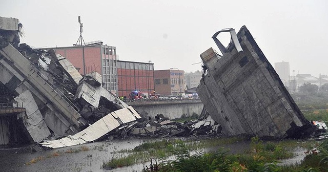 İtalya&#039;da otoyol köprüsü çöktü: 35 ölü