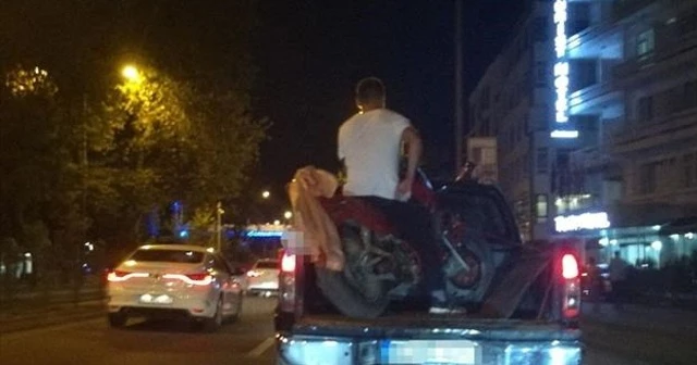 Kamyonetin üzerindeki motosiklette şaşırtan görüntü