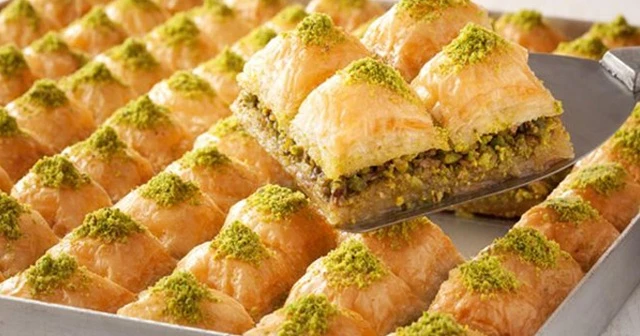 Kurban Bayramı'nda baklava üretimi katlandı