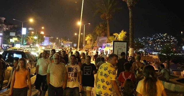 Kuşadası’nda adım atacak yer kalmadı