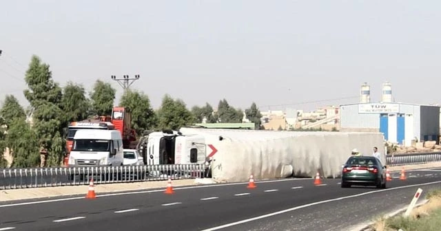 Mardin'de tır devrildi, ölü ve yaralı var