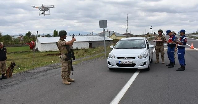 Mehmetçik'ten 'drone' ve çikolatalı denetim