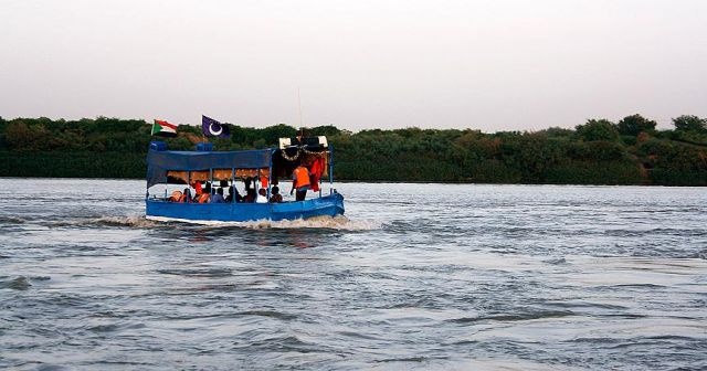 Nil Nehri&#039;nde öğrencileri taşıyan tekne battı: 23 ölü