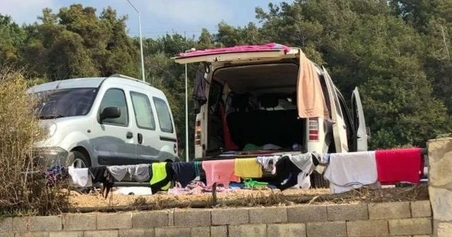 Otellerde yer kalmayınca sahile yerleştiler