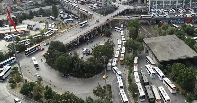 Otogarda kilometrelerce otobüs kuyruğu