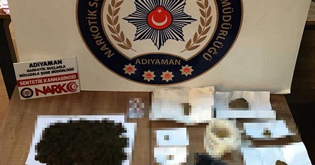 Polisin &#039;dur&#039; ihtarına uymadılar! Hepsi arabadan çıktı