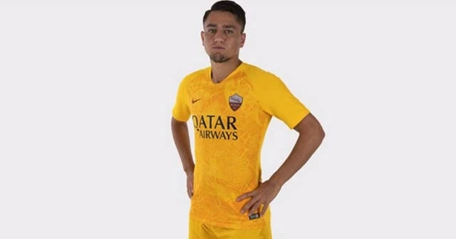 Roma yeni formasını Cengiz Ünder'le tanıttı